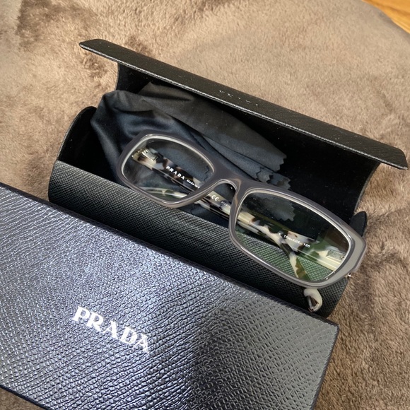 Prescription glasses - Picture 1 of 5